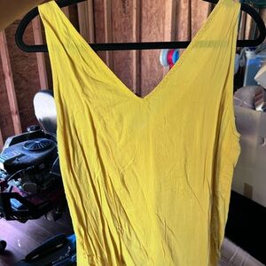 Women's Size XL Old Navy Sunny Yellow Top V-Neck Sleeveless Lightweight